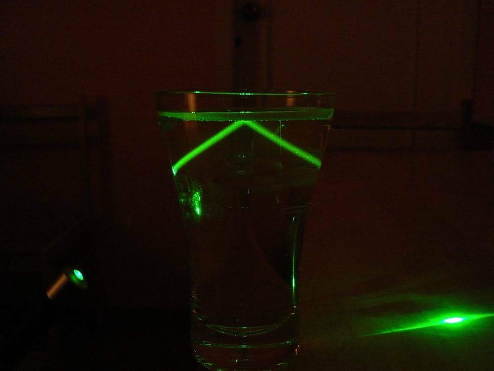 Langemis- ja peegeldumisnurk on võrdsed