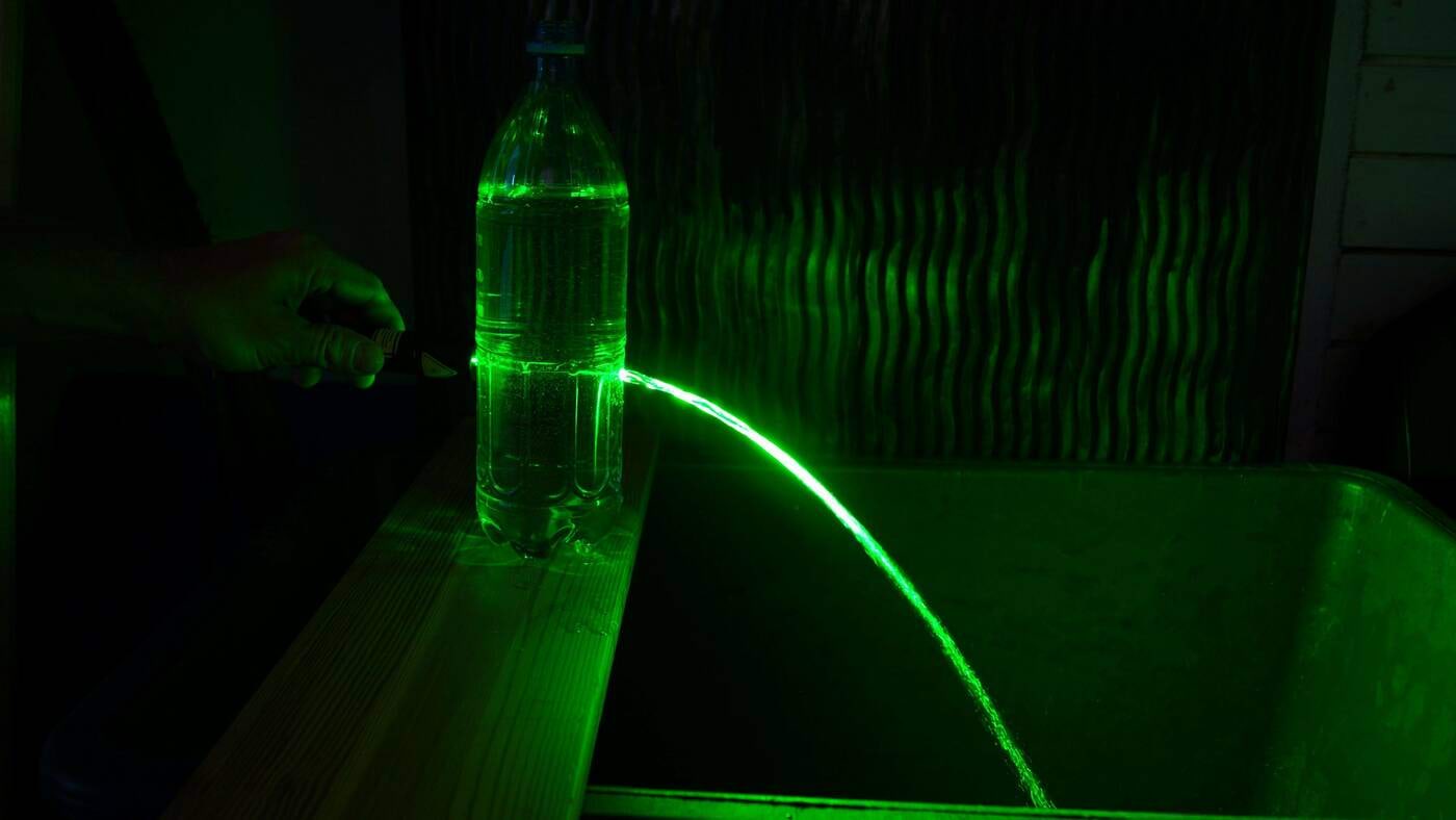 Valgus on lõksus veejoas