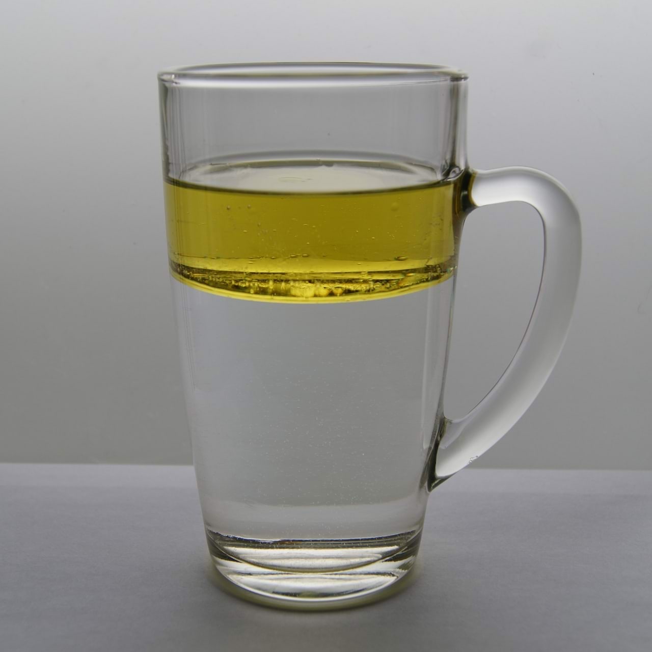 Õli ja vesi ei lahustu teineteises eriti