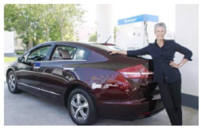 Vesinik-kütuseelemendi jõul töötav sedaan Honda FCX Clarity