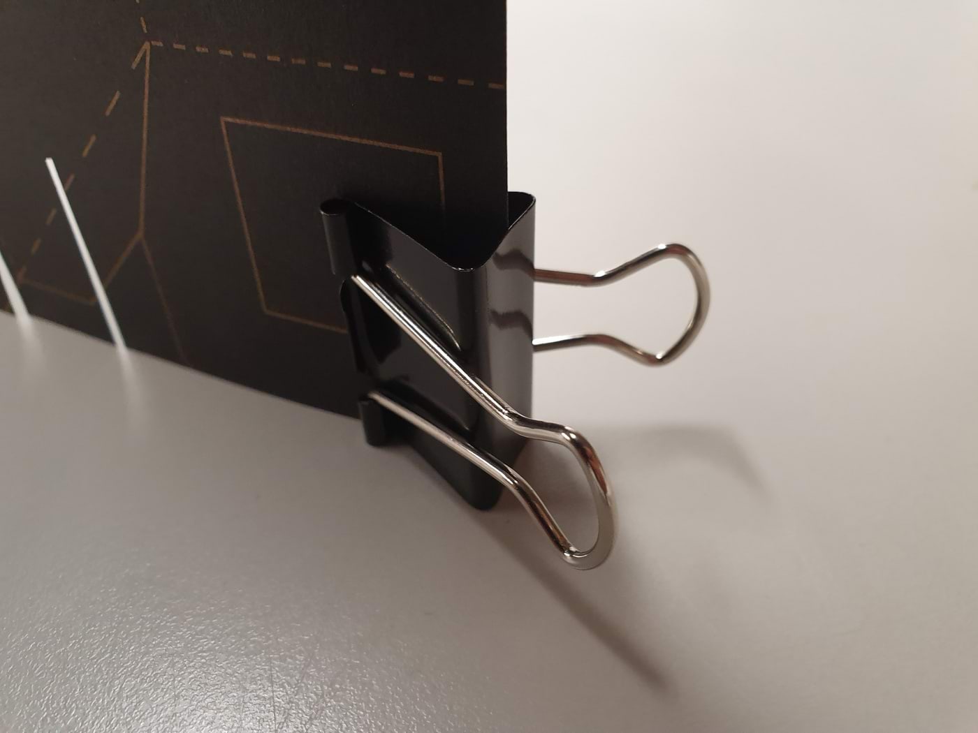 Kuidas kinnitada komponente paberiklambritega