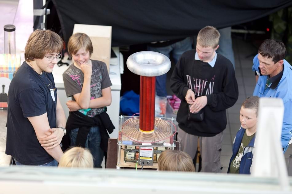 Teadusbussi teslageneraator