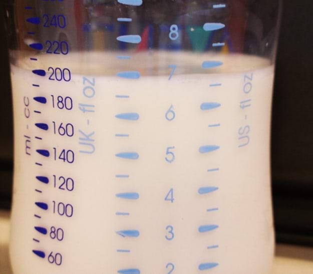 Kolme mõõtskaalaga pudel