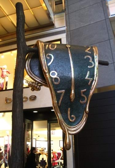 Dali kellakuju, voolav aeg