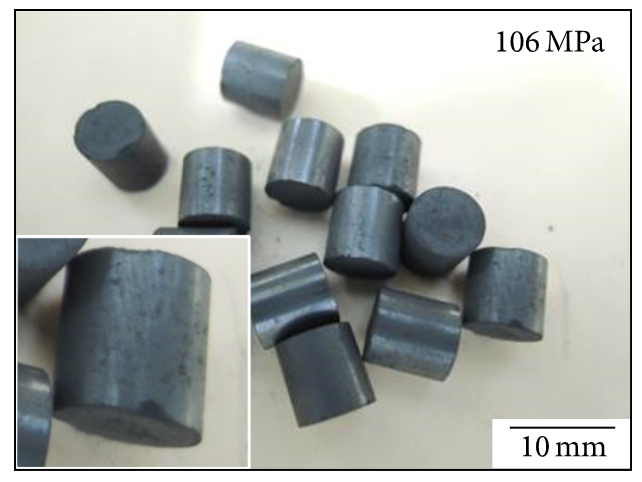 Erineva temperatuuri ja survega paagutatud pelletid. Allikas: Materials for Nuclear and Fossil Energy Applications (Sang-Chae Jeon jt)