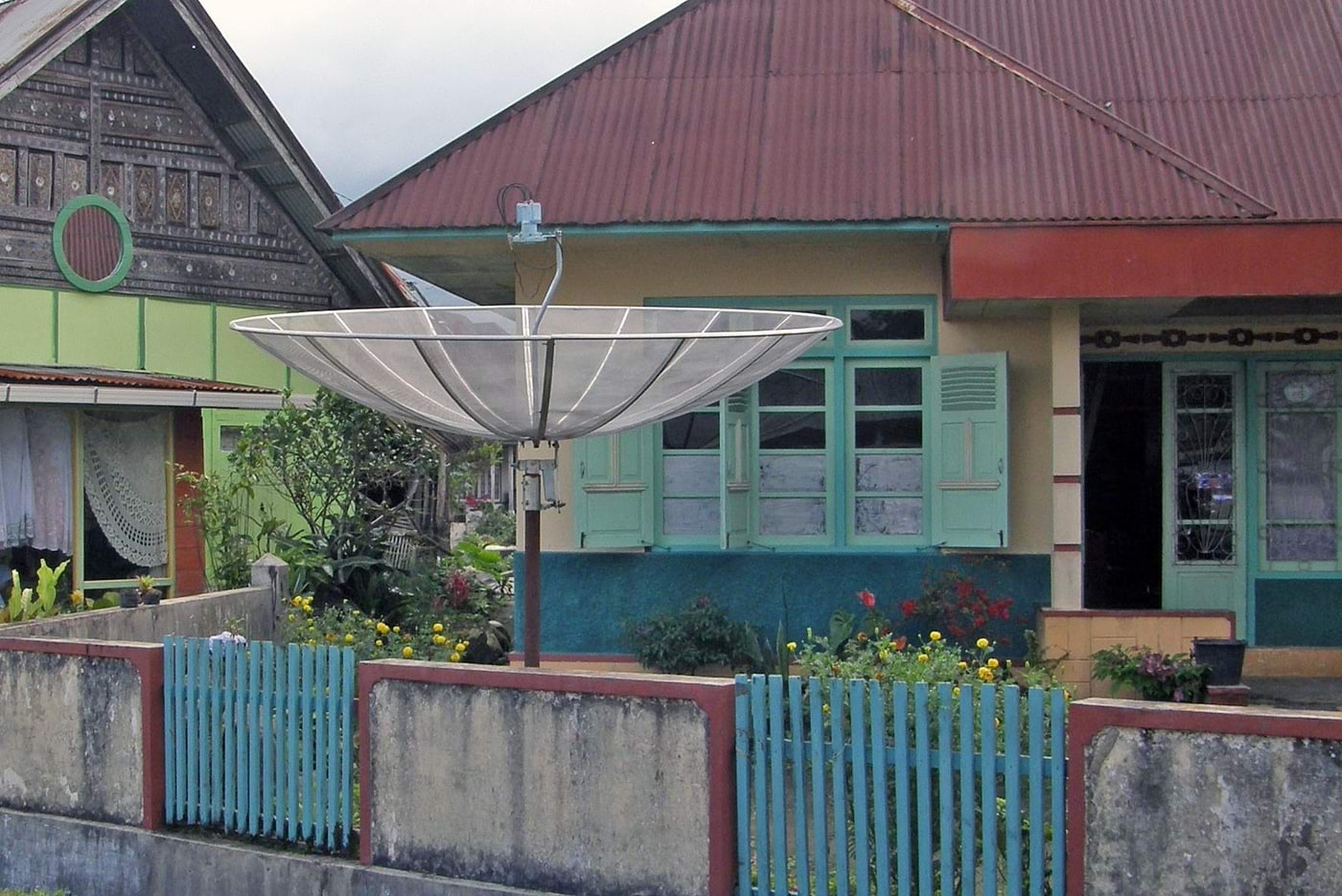 Paraboolantenn vaatab otse üles