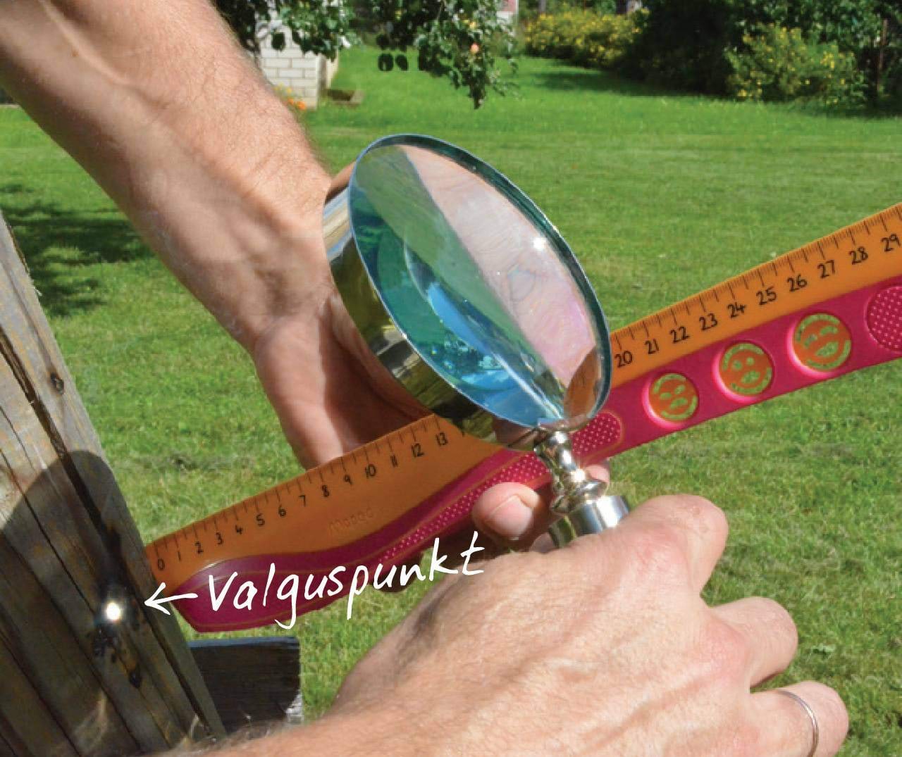 Päikesevalguse fokusseerimine läätsega